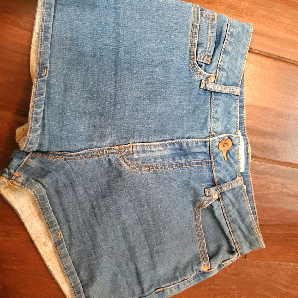 Bullhead  jean shorts size 3 in blue